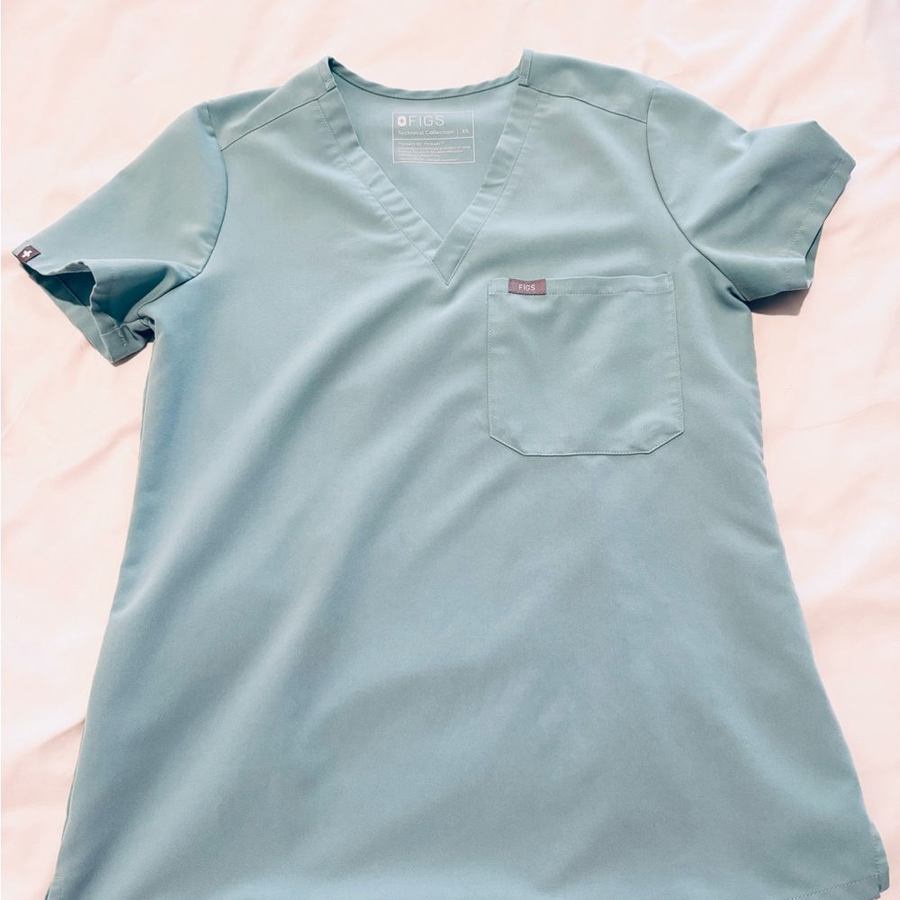 Figs Catarina Scrub XS top in Sea Glass